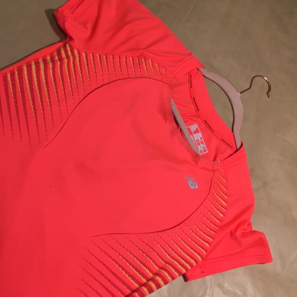 New Balance Workout Shirt - Picture 2 of 5